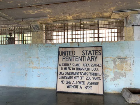 Front marítim de Sausalito visitat durant el tour d'Alcatraz i Muir Woods