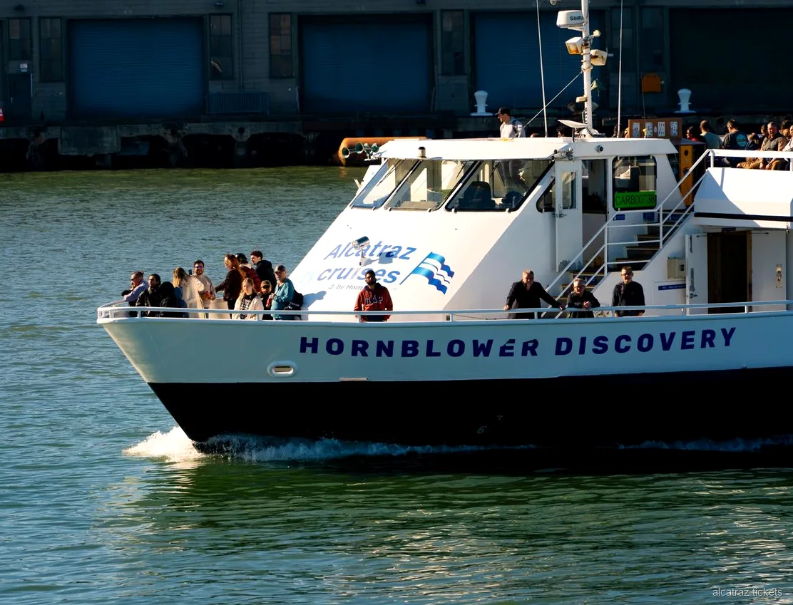 Molo di imbarco dell'Alcatraz Landing a Pier 33 a San Francisco
