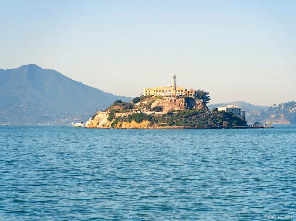Ferri a Alcatraz creuant la badia de San Francisco cap a l'illa